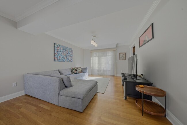 Building Photo - 1707 Summer St