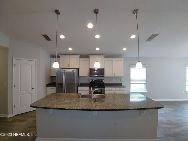 Building Photo - 208 Midway Park Dr
