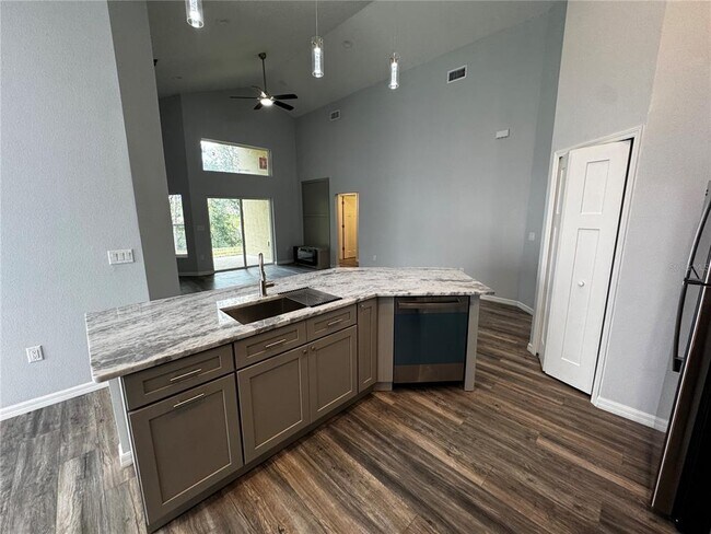 Building Photo - 25919 Sackamaxon Dr