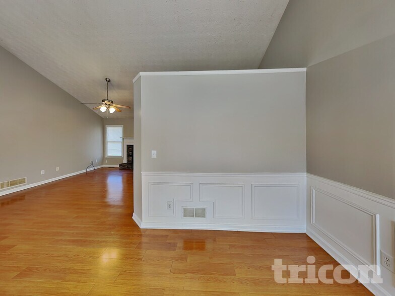 Building Photo - 403 Bennett Farms Pl