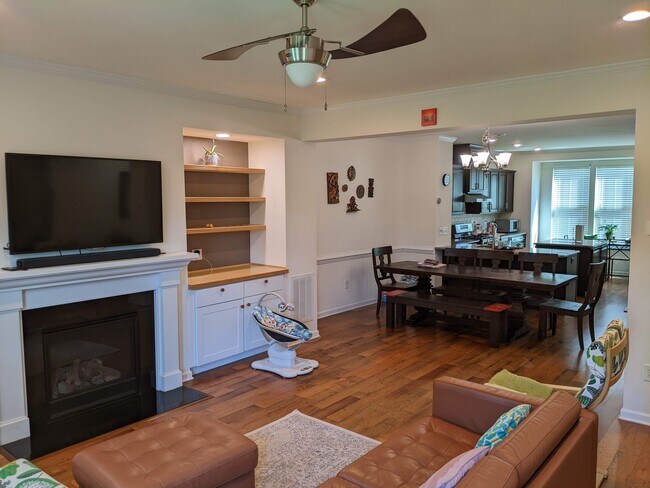 Building Photo - 623 Edgewater Ridge Ct