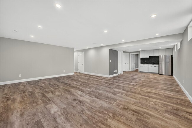 Building Photo - 15 Country Trail Ct