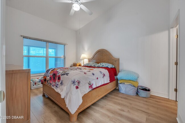 Building Photo - 1412 Coconut Palm Cir