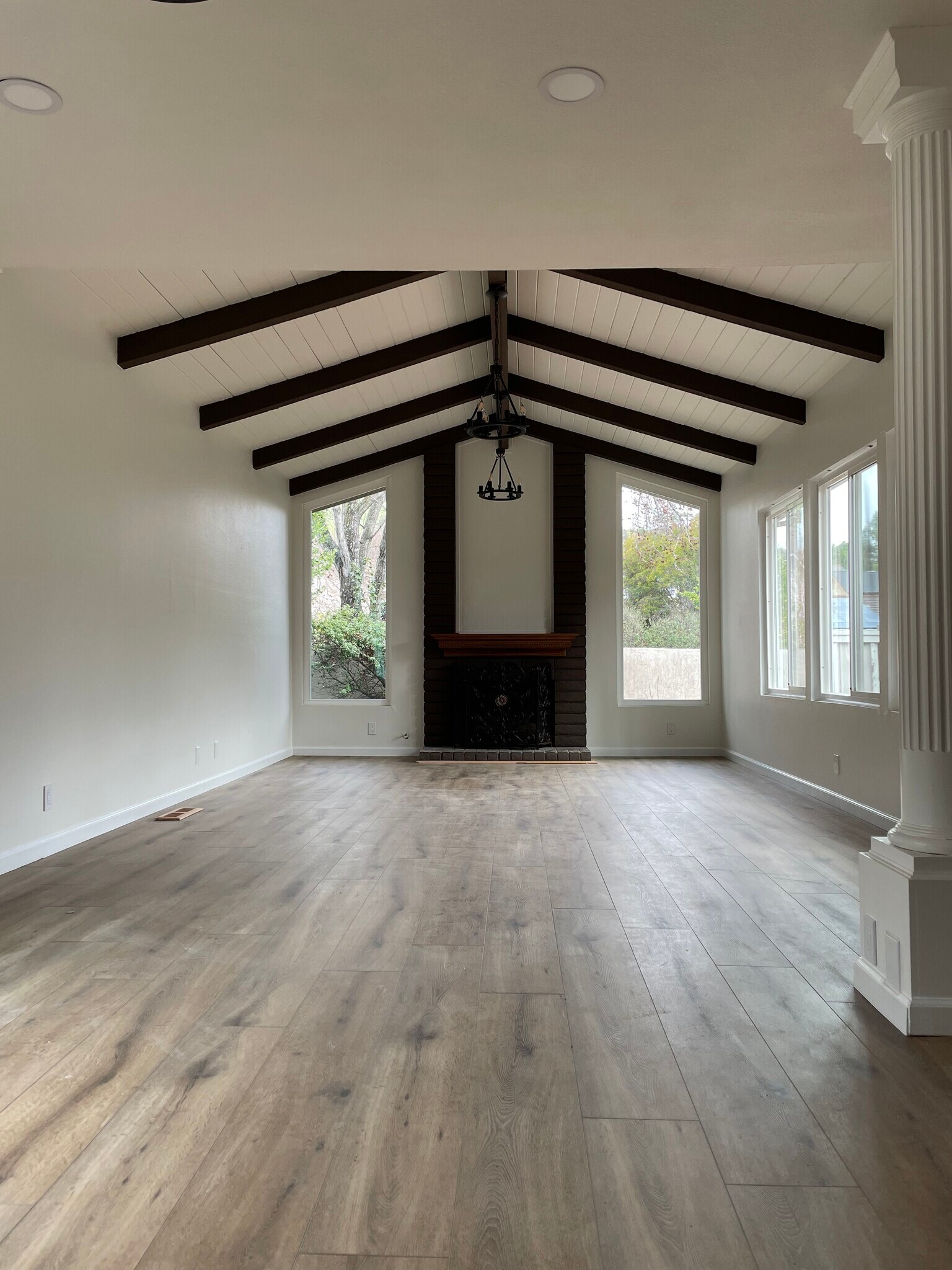 Building Photo - 717 Navaronne Way