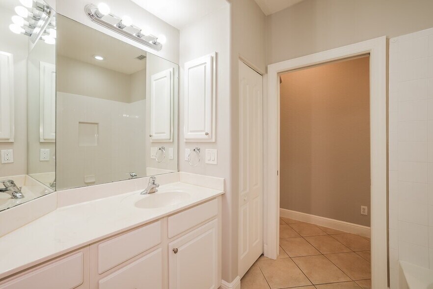 Building Photo - 15445 Cortona Way