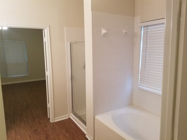 Building Photo - 2406 Hawks Rd