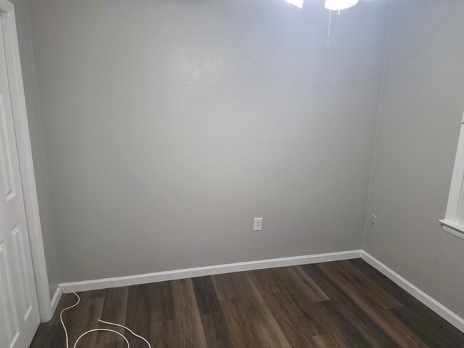 Building Photo - 3 bedroom 2.5 bath townhouse