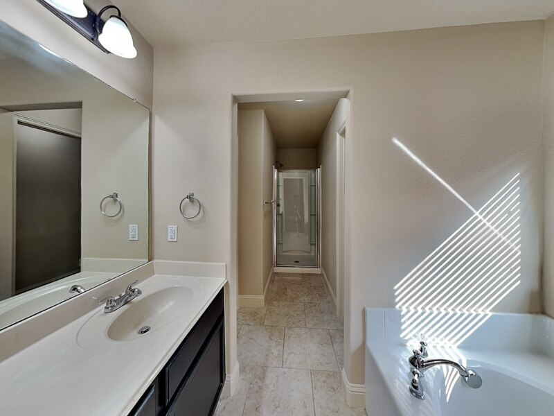 Building Photo - 5860 Burgundy Rose Dr