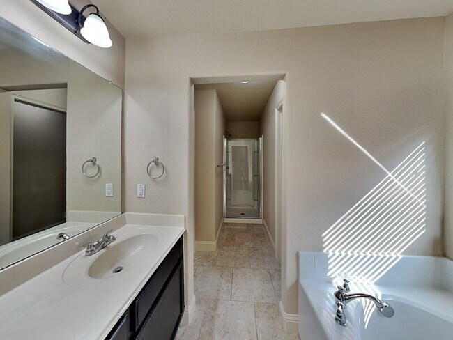 Building Photo - 5860 Burgundy Rose Dr