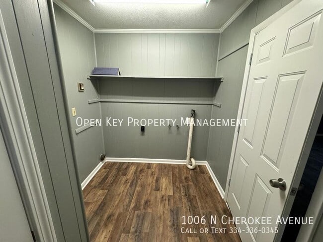 Building Photo - 1006 N Cherokee Ave