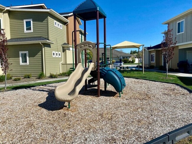 Building Photo - 3526 E Grand Forest Dr