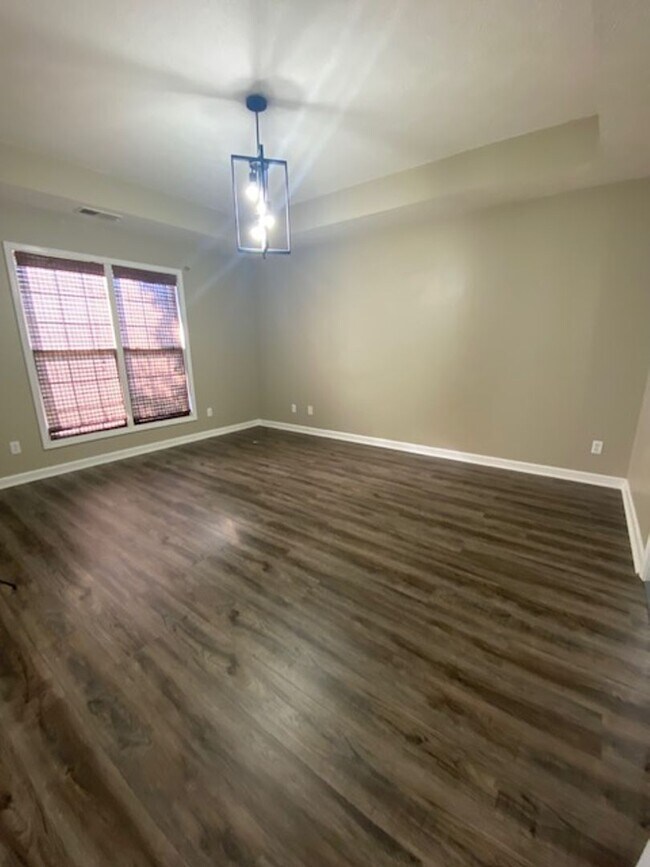 Building Photo - Newly Renovated Single Family Home