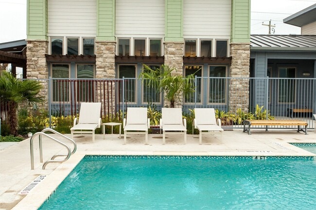 Building Photo - 11641 Leopard St