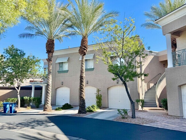 Building Photo - UPPER-LEVEL CONDO WITH BALCONY IN SUMMERLIN