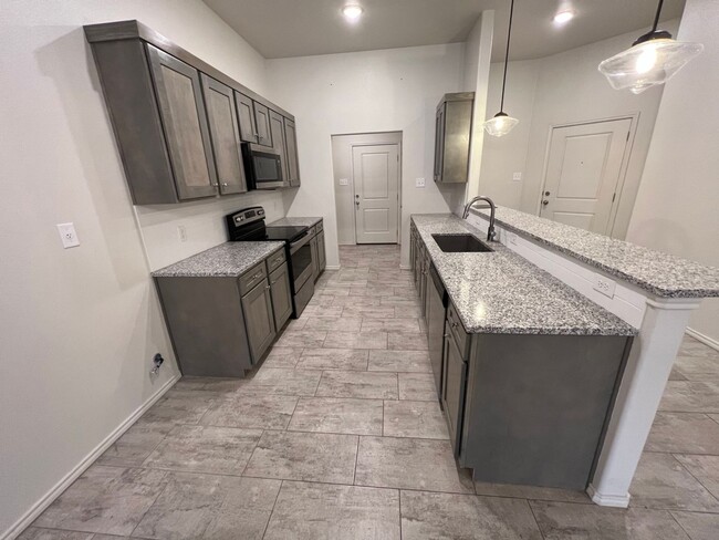 Building Photo - New 2 Bedroom Townhome Available In Wolffo...