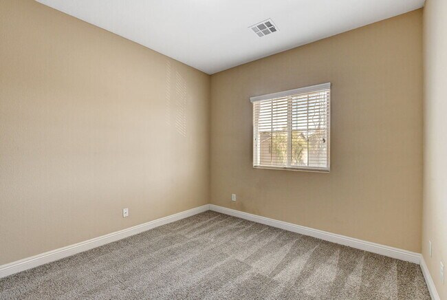 Building Photo - 1074 Fish Pond Ave