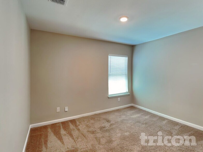 Building Photo - 747 Wonderland Trail