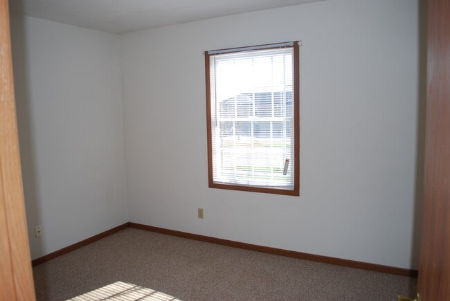 Building Photo - 120 Twyckenham Blvd