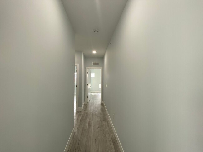 Building Photo - 132 E University Ave