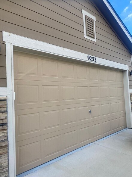 Building Photo - 9233 Englemann Ct