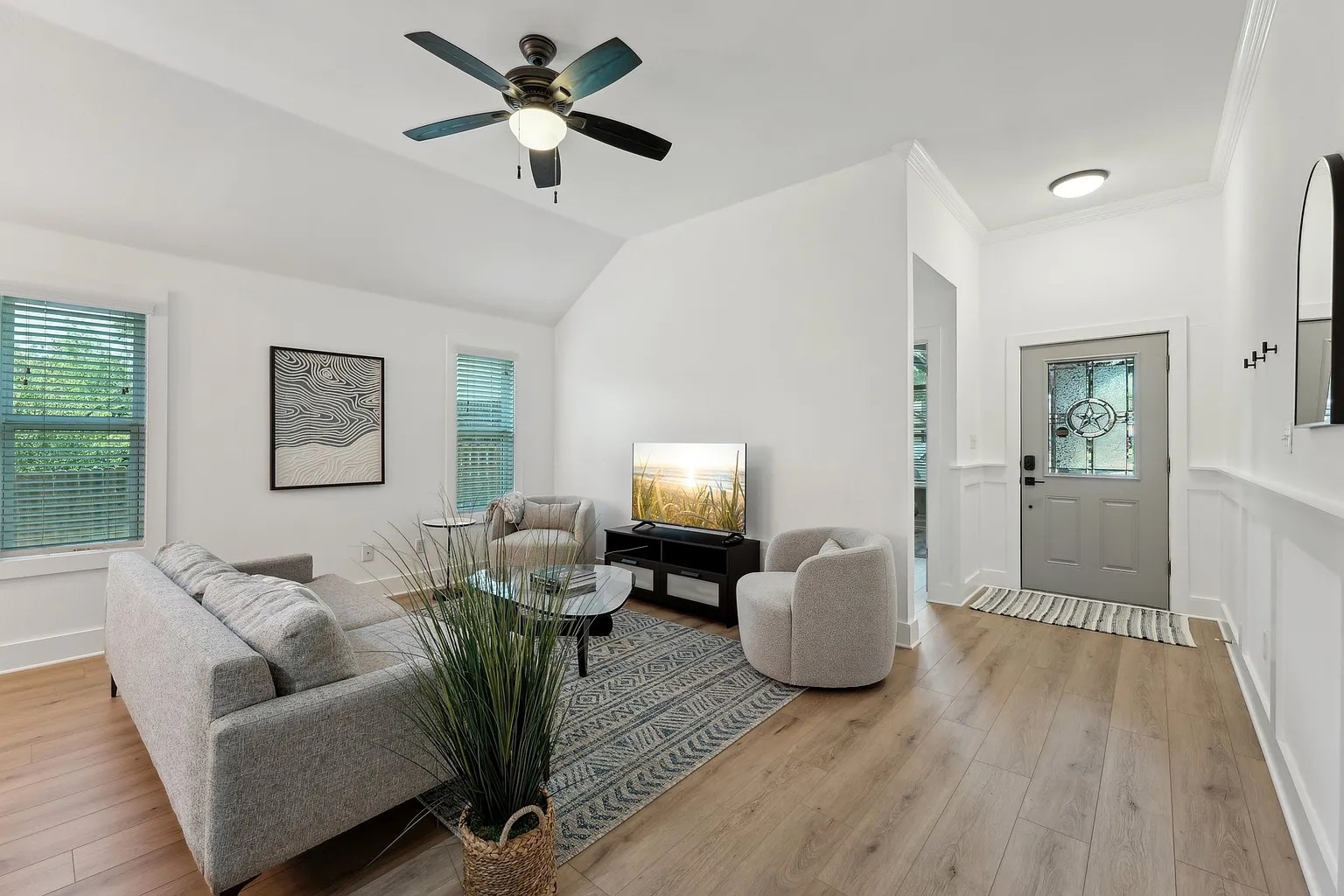 Building Photo - Room in House on Rosewood Ct