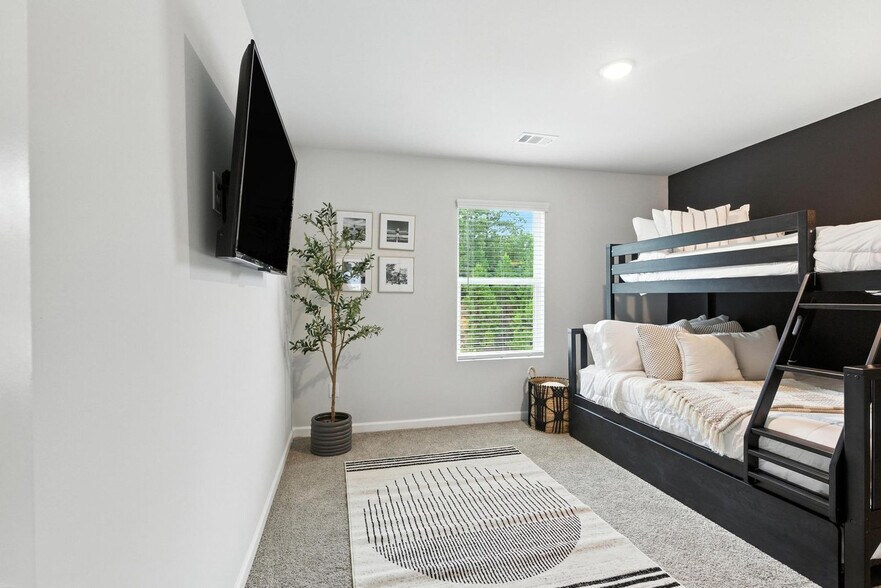 Building Photo - 611 W Vincent Dr