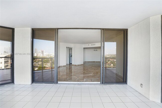 Building Photo - 3600 Yacht Club Dr