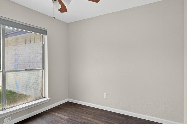 Building Photo - 10606 Forest Leaf Dr