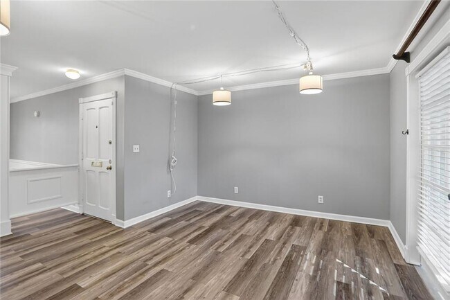 Building Photo - 80 Montre Square NW