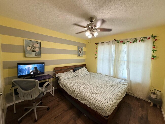 Building Photo - 2.35-acre farmhouse in the heart of Cedar Park available for rent!