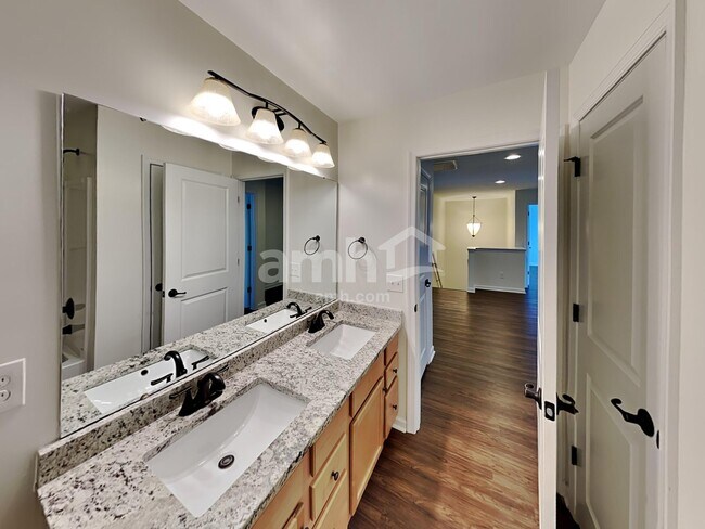 Building Photo - 2215 Ambergate Dr