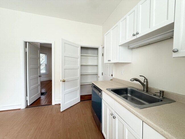 Building Photo - 60 Park St