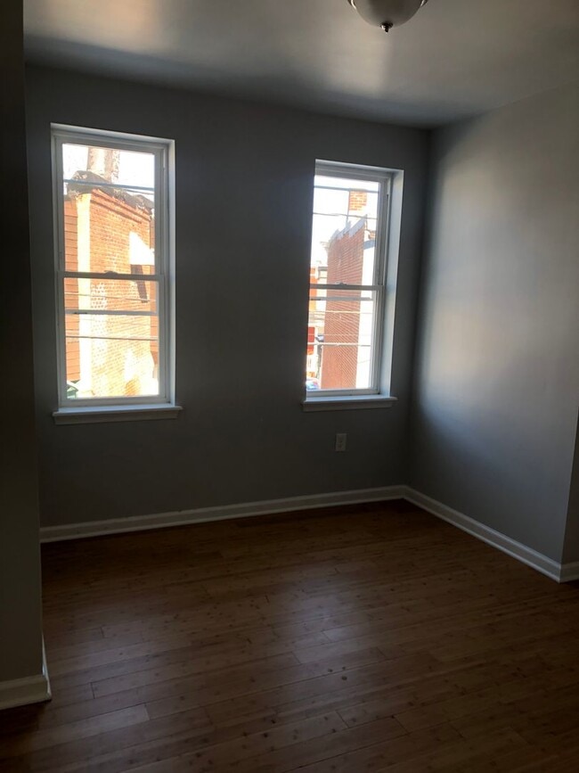 Building Photo - Approved 2 or 3 Bedroom Voucher 1.5 Bathroom