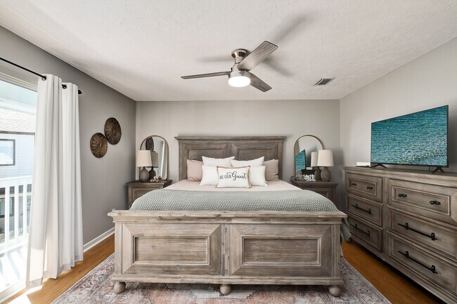 Building Photo - 17642 Front Beach Rd