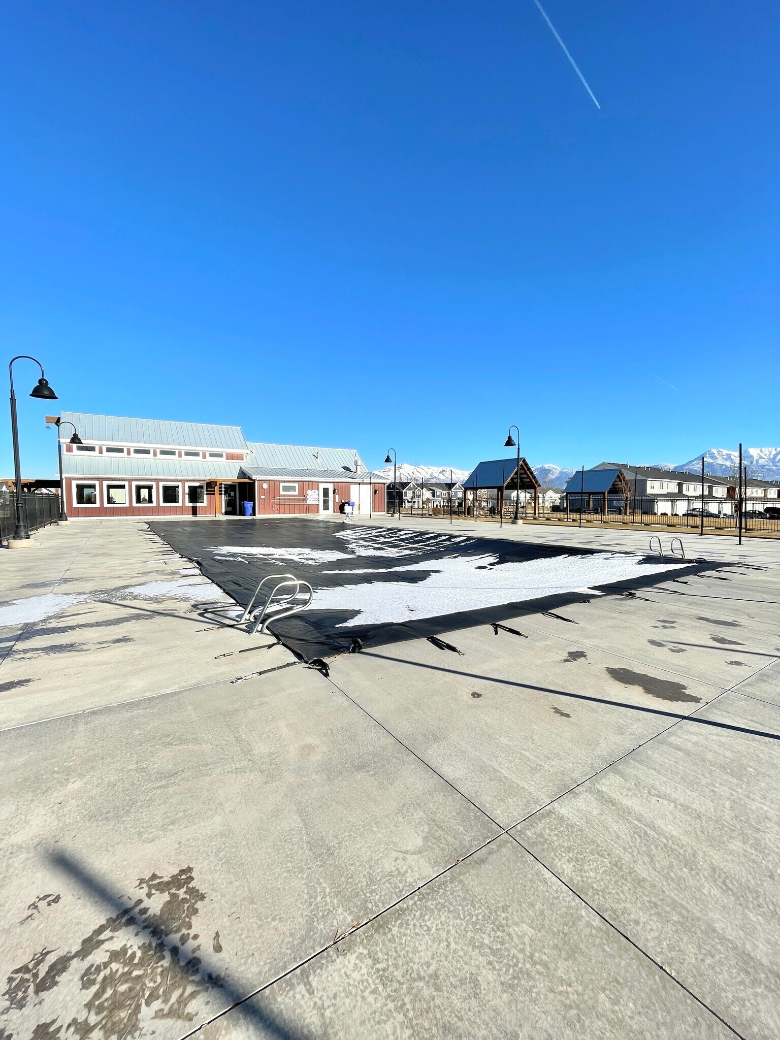 Building Photo - 561 S Ravenwood Ln