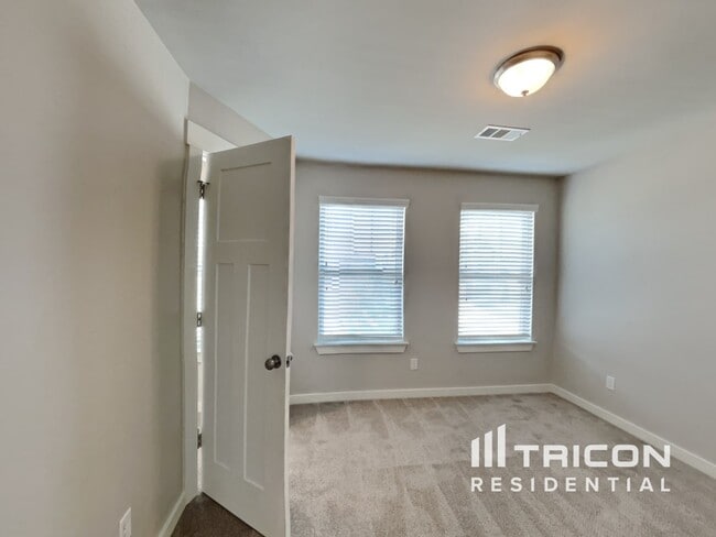 Building Photo - 4803 Kingdom Dr