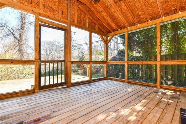 Building Photo - Lindley Park 3 bedroom
