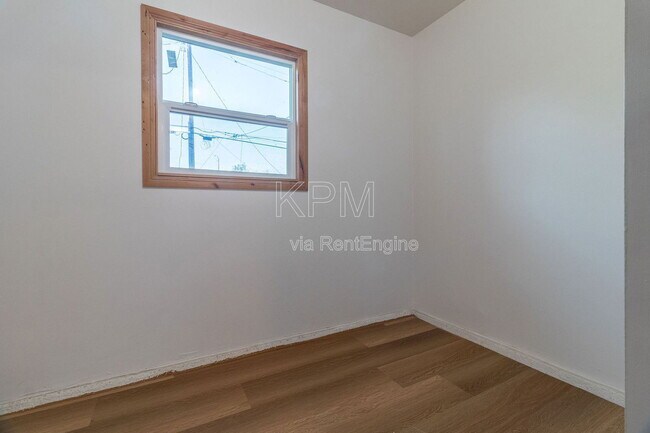 Building Photo - 1749 Christina Ave