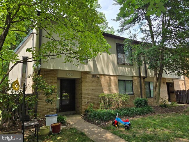 Building Photo - 1808 Ivy Oak Square