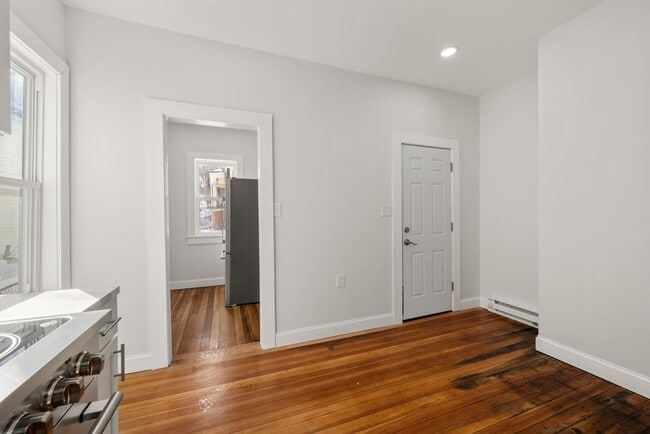 Building Photo - 53 Woodford St