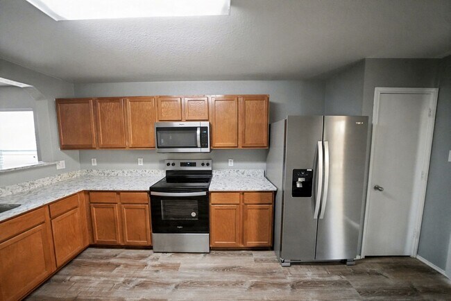 Building Photo - Beautiful 4-Bedroom Home in Bulverde Villa...