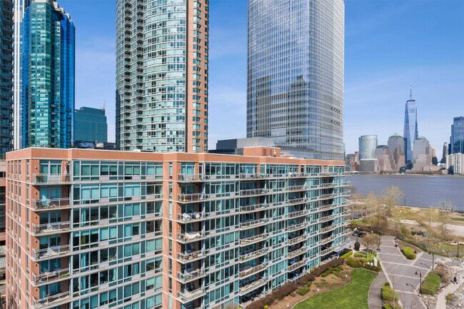 Building Photo - 25 Hudson St
