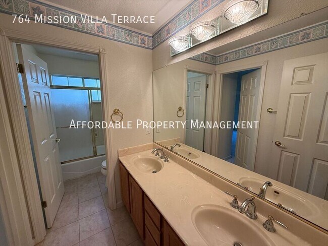 Building Photo - 764 Mission Villa Terrace