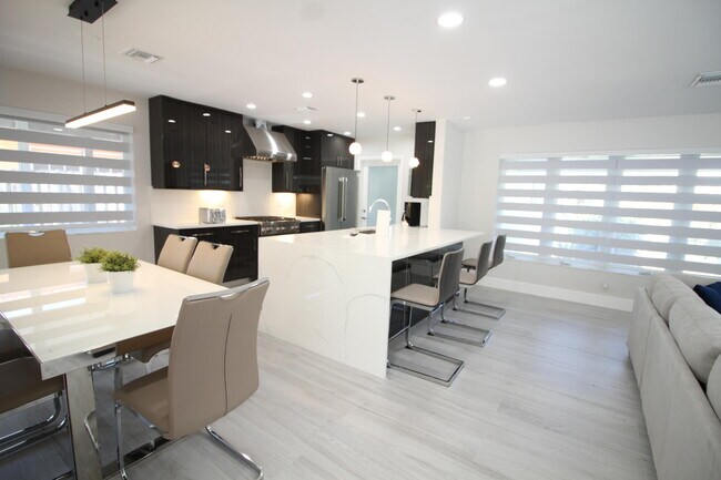 Building Photo - 2548 SE 14th St