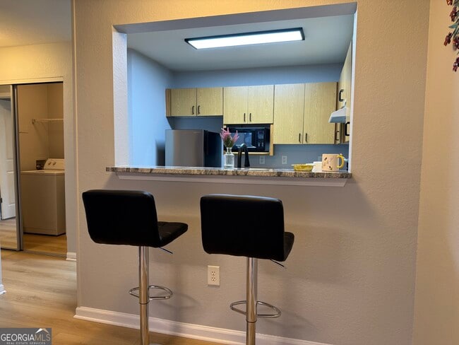 Building Photo - 211 North Ave