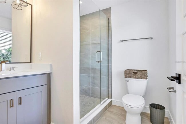 Building Photo - 212 E Pineloch Ave