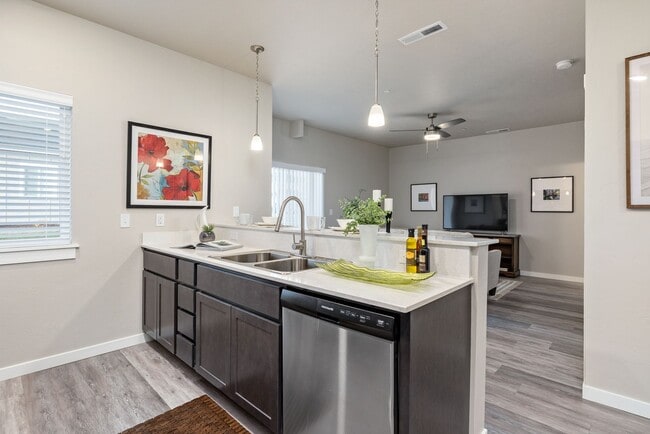 Building Photo - Wilson Creek Townhomes - Move In by 7/31 a...