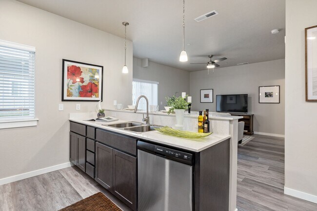 Building Photo - Wilson Creek Townhomes! Move In By 7/31 & ...