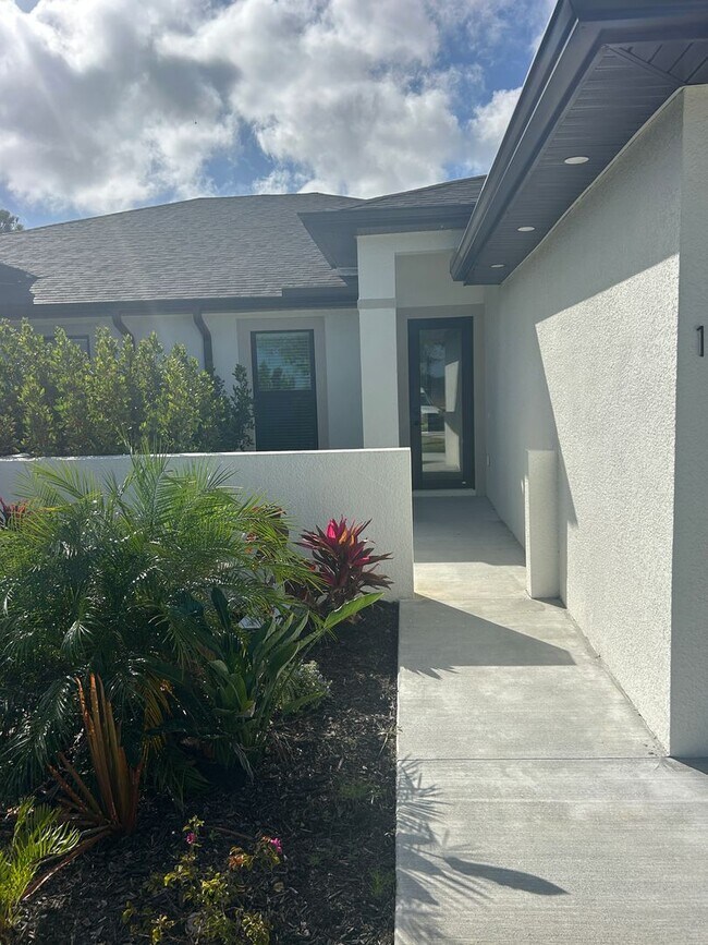 Building Photo - Luxury Duplex for Immediate Rent in Burnt Store Meadows, Punta Gorda