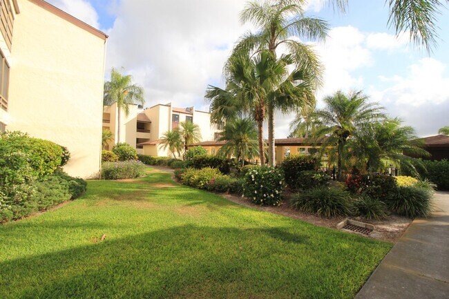 Building Photo - 3635 Boca Ciega Dr